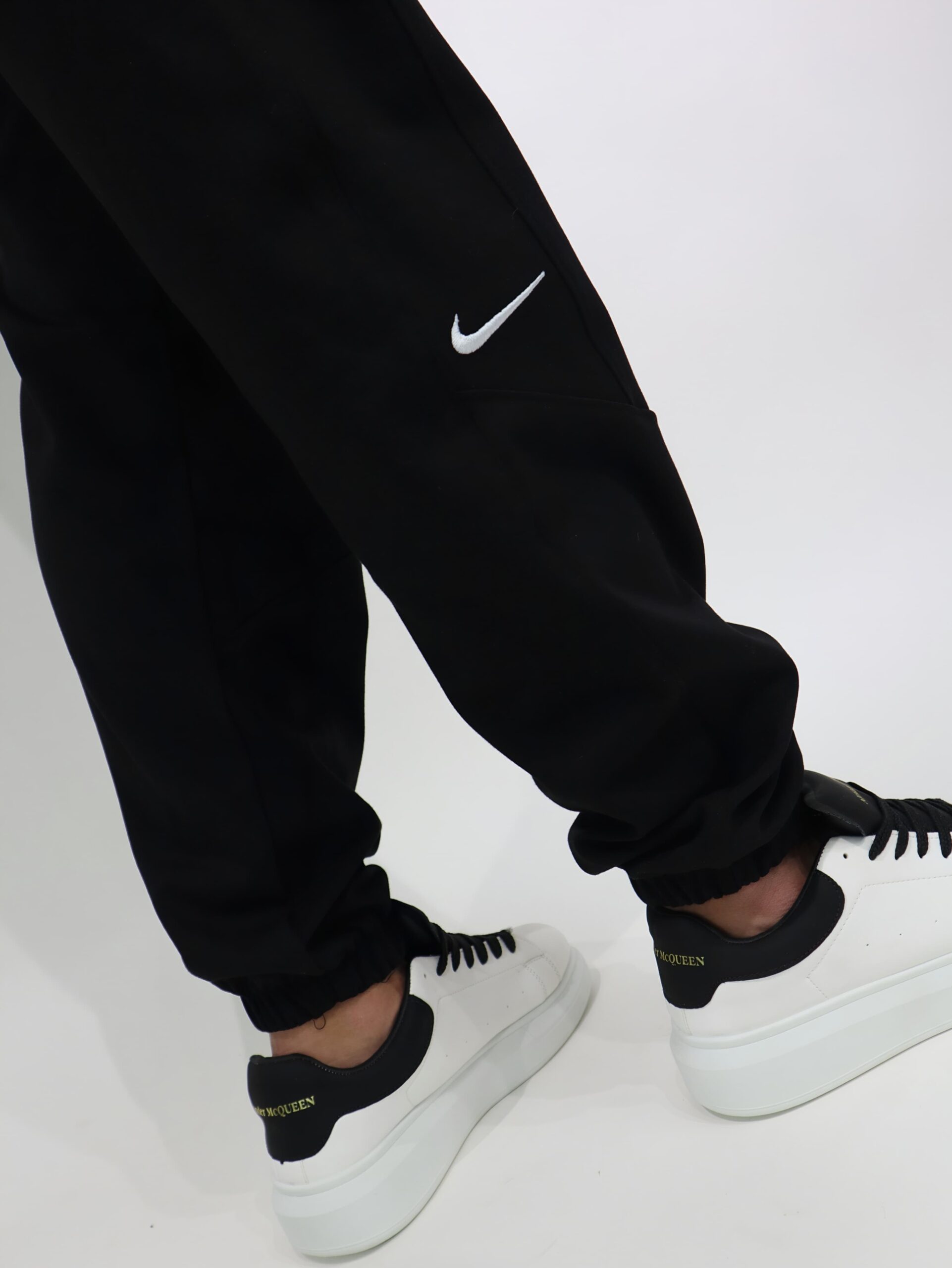 Nike Embroidered Sweatpant - Image 4